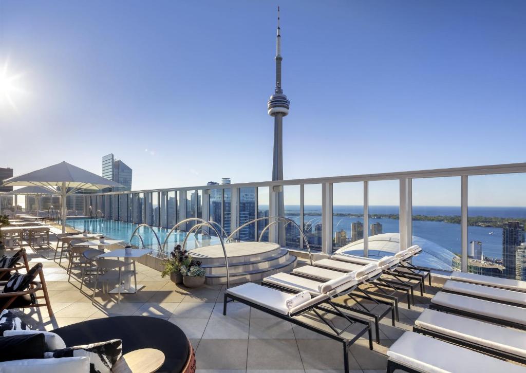 20 Best Toronto Hotels with Rooftop Pools