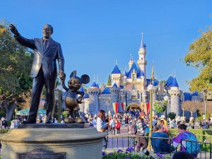 Disneyland-Mitarbeiter einigen sich vorläufig auf Tarifvertrag und verhindern Streik