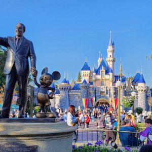 Disneyland-Mitarbeiter einigen sich vorläufig auf Tarifvertrag und verhindern Streik